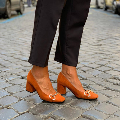 Elegant Pumps with Gold Detail