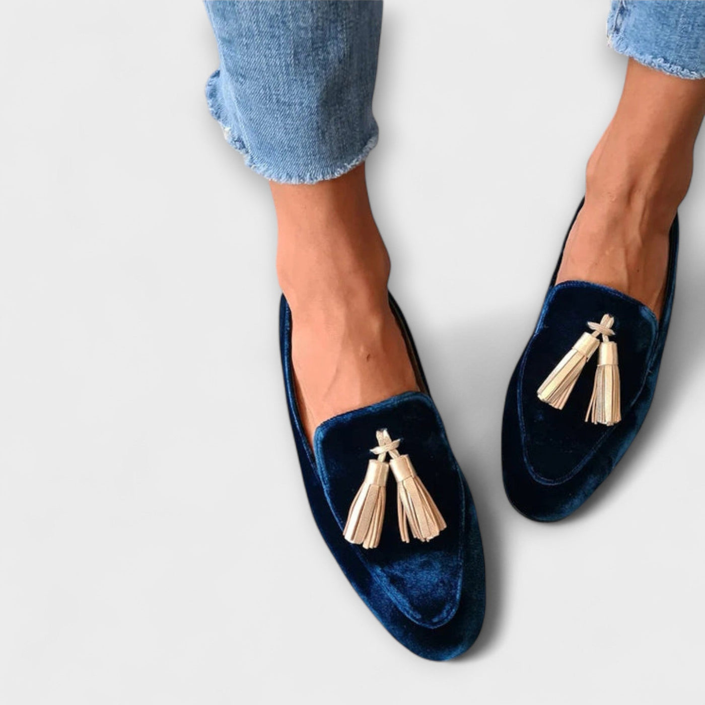 Quinnlyn – Vintage-Inspired Suede Loafers with Tassels